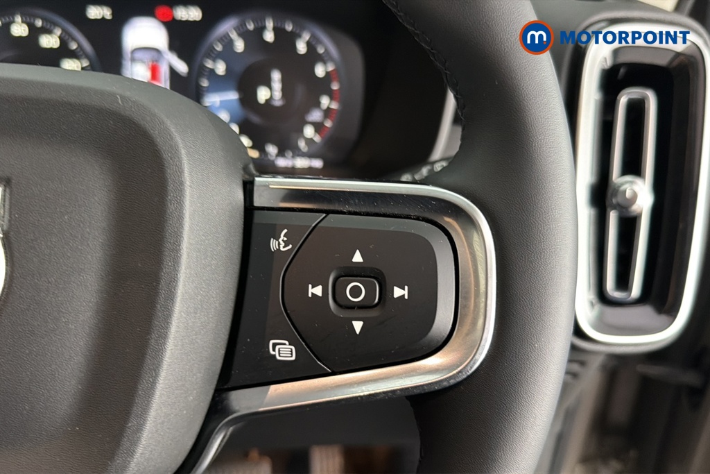 Volvo Xc40 Momentum Automatic Petrol SUV - Stock Number (1669133) - 3rd supplementary image