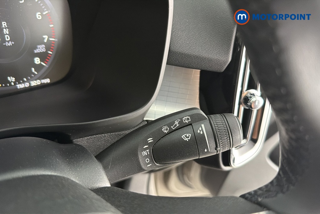 Volvo Xc40 Momentum Automatic Petrol SUV - Stock Number (1669133) - 6th supplementary image
