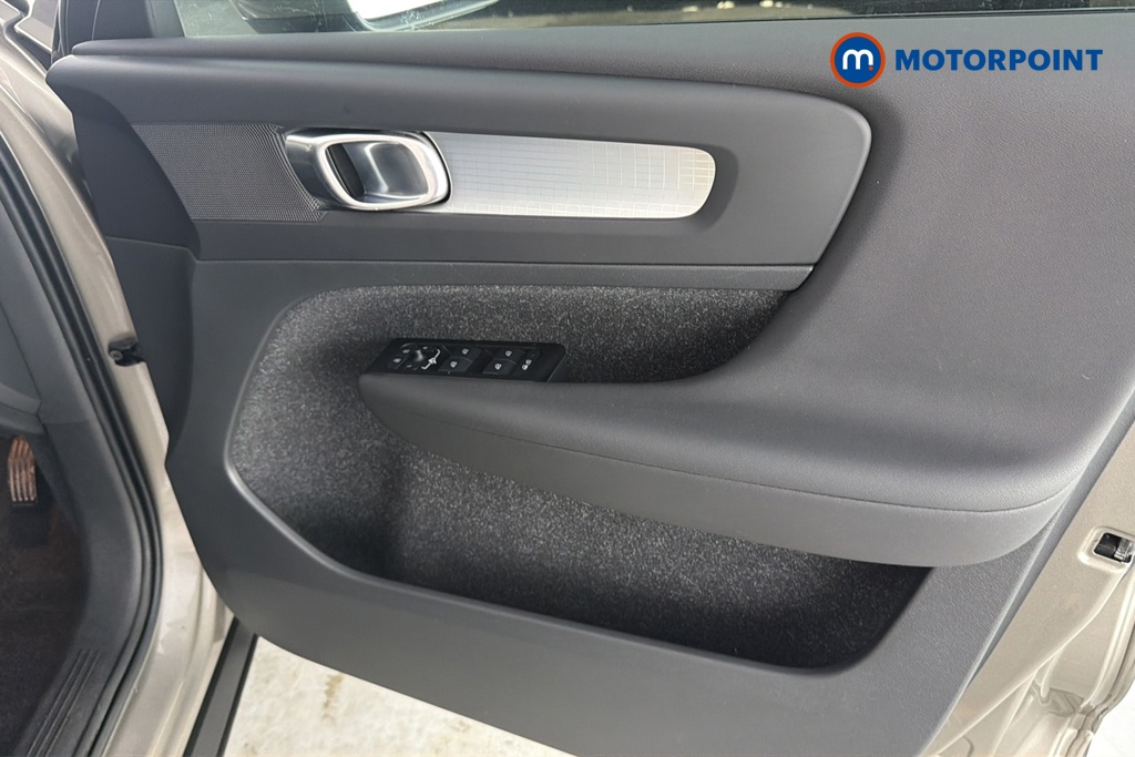Volvo Xc40 Momentum Automatic Petrol SUV - Stock Number (1669133) - 18th supplementary image