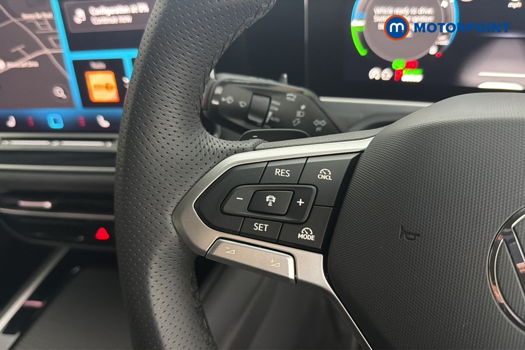 Volkswagen Passat R-Line Automatic Petrol Plug-In Hybrid Estate - Stock Number (1669385) - 4th supplementary image