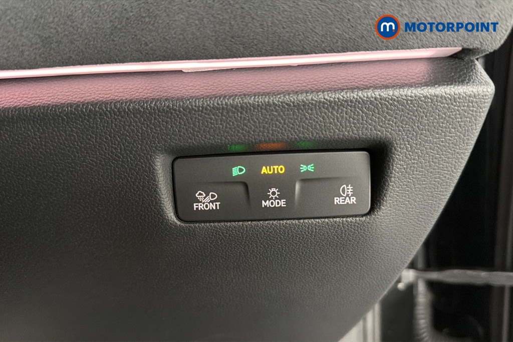 Volkswagen Passat R-Line Automatic Petrol Plug-In Hybrid Estate - Stock Number (1669385) - 11th supplementary image