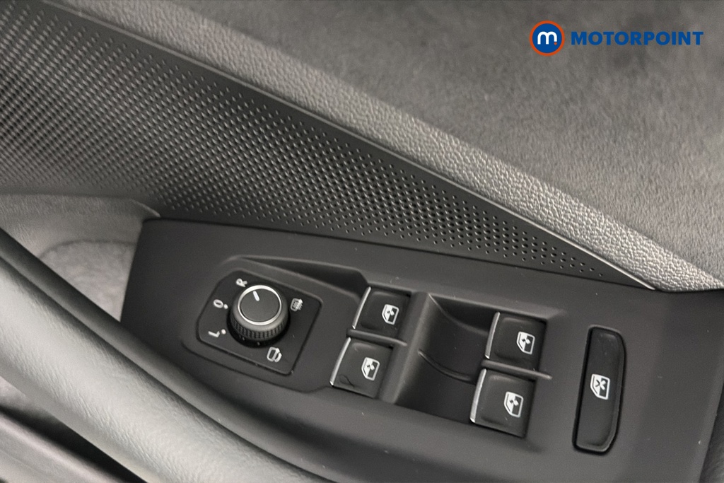 Volkswagen Passat R-Line Automatic Petrol Plug-In Hybrid Estate - Stock Number (1669385) - 19th supplementary image