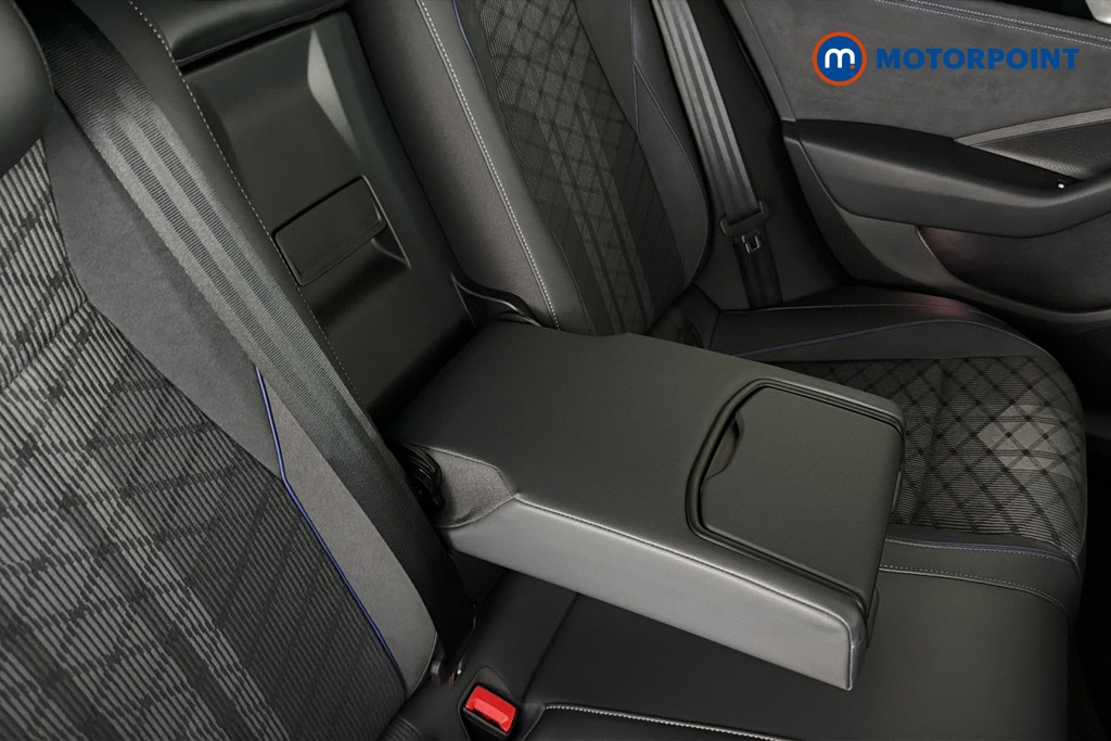 Volkswagen Passat R-Line Automatic Petrol Plug-In Hybrid Estate - Stock Number (1669385) - 26th supplementary image