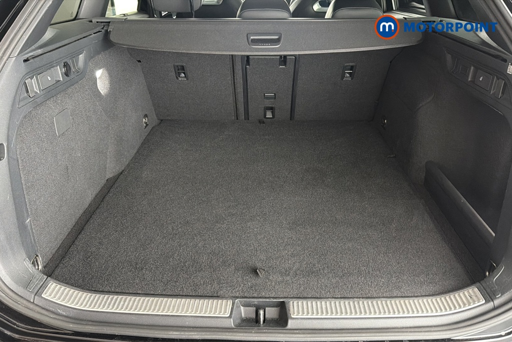 Volkswagen Passat R-Line Automatic Petrol Plug-In Hybrid Estate - Stock Number (1669385) - 30th supplementary image
