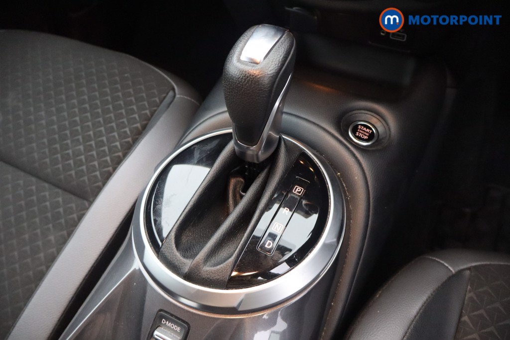 Nissan Juke N-Connecta Automatic Petrol SUV - Stock Number (1669776) - 4th supplementary image