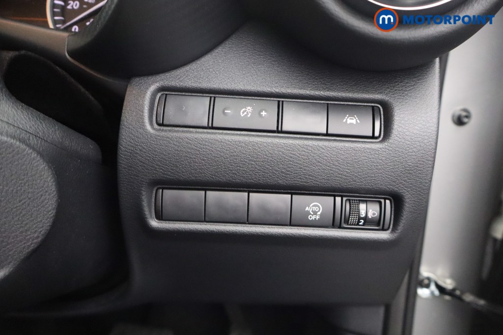 Nissan Juke N-Connecta Automatic Petrol SUV - Stock Number (1669776) - 8th supplementary image
