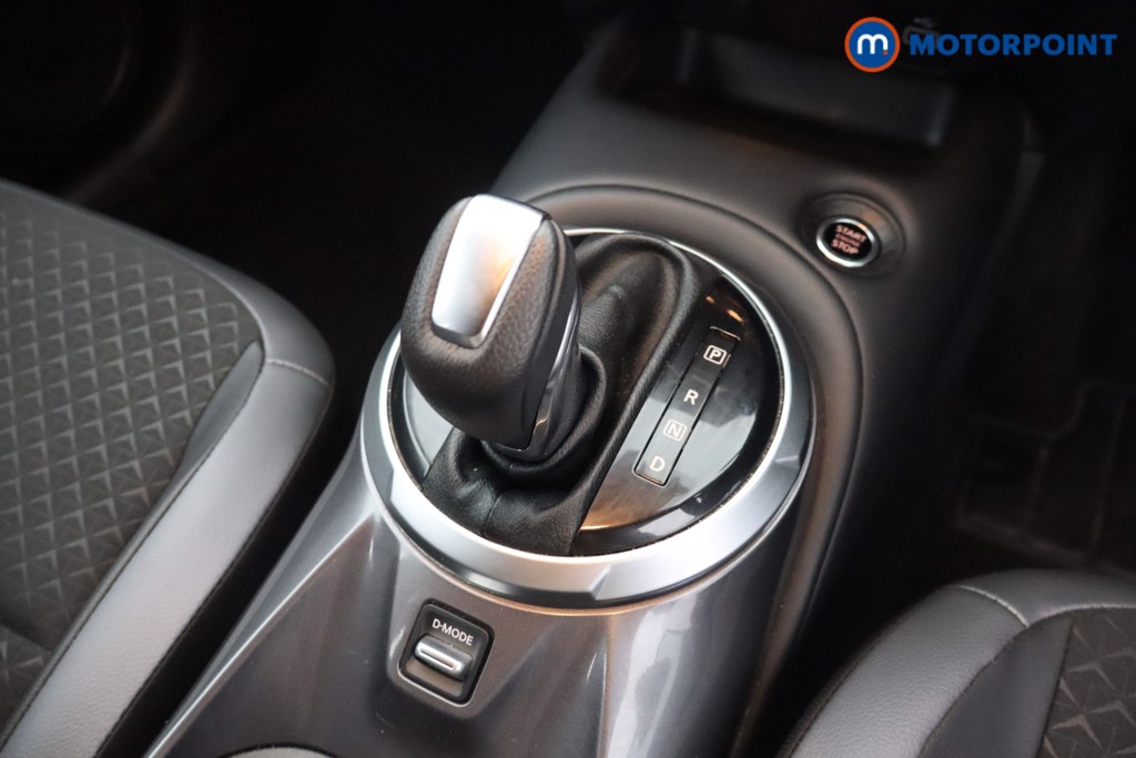 Nissan Juke N-Connecta Automatic Petrol SUV - Stock Number (1669780) - 4th supplementary image