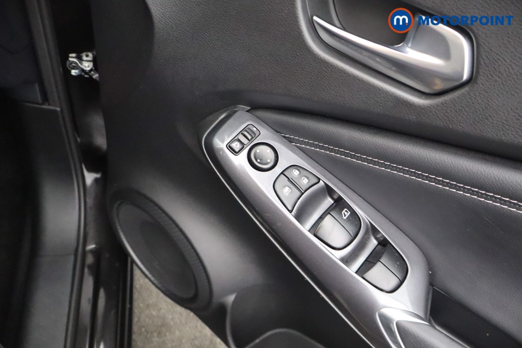 Nissan Juke N-Connecta Automatic Petrol SUV - Stock Number (1669780) - 6th supplementary image