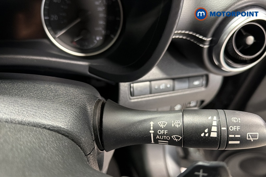 Nissan Juke N-Connecta Automatic Petrol SUV - Stock Number (1669797) - 6th supplementary image