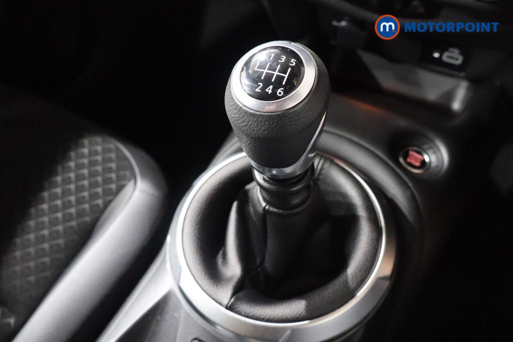 Nissan Juke N-Connecta Manual Petrol SUV - Stock Number (1669798) - 9th supplementary image