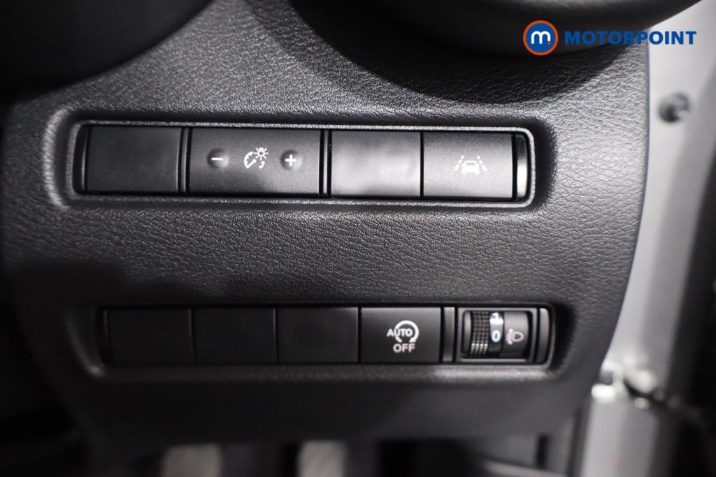 Nissan Juke N-Connecta Manual Petrol SUV - Stock Number (1669798) - 12th supplementary image