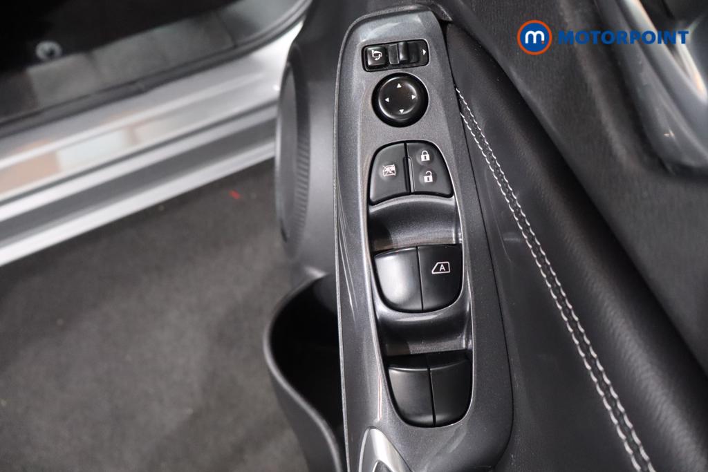 Nissan Juke N-Connecta Manual Petrol SUV - Stock Number (1669798) - 13th supplementary image