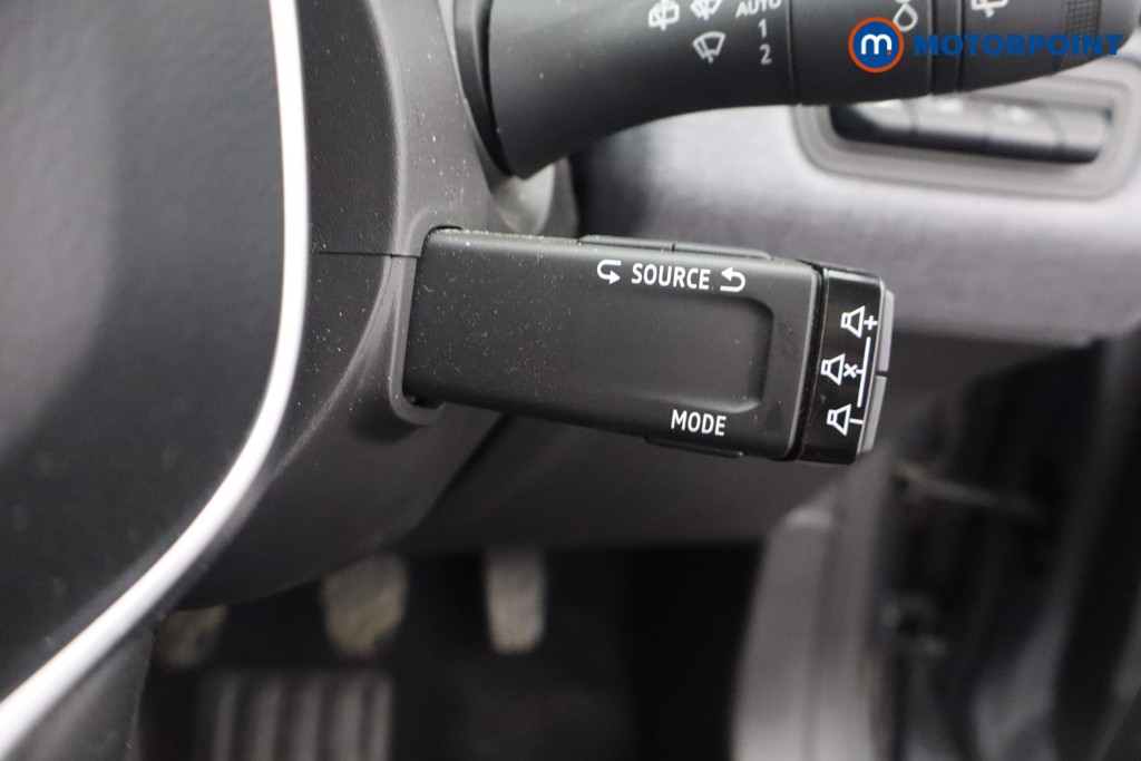 Renault Clio Evolution Manual Petrol Hatchback - Stock Number (1669823) - 8th supplementary image