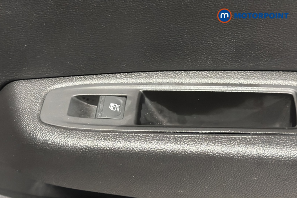 Renault Clio Evolution Manual Petrol Hatchback - Stock Number (1669825) - 993rd supplementary image