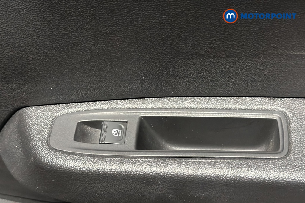 Renault Clio Evolution Manual Petrol Hatchback - Stock Number (1669886) - 998th supplementary image