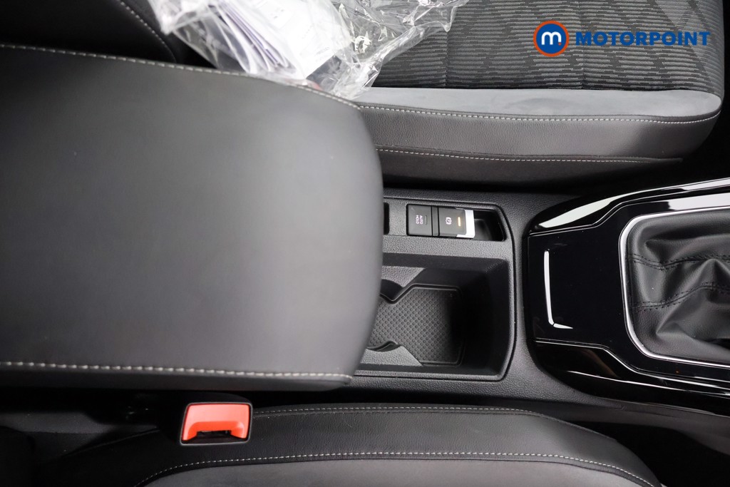 Volkswagen T-Roc R-Line Automatic Diesel SUV - Stock Number (1669899) - 14th supplementary image