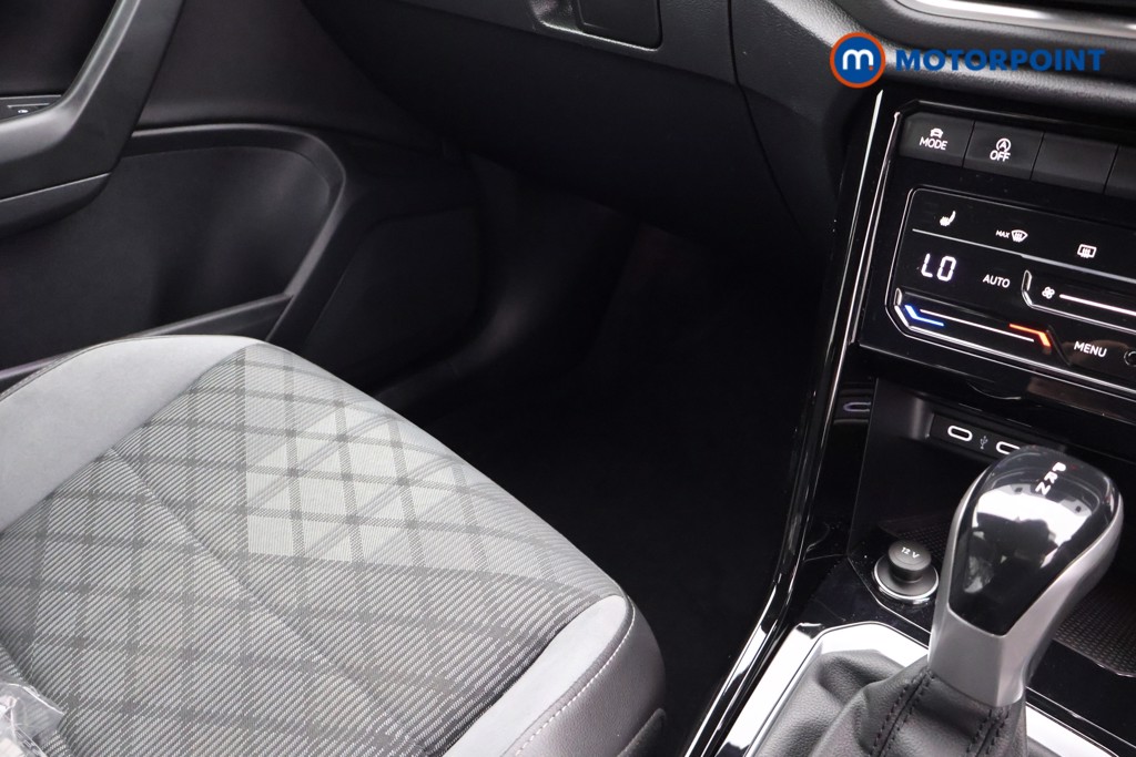 Volkswagen T-Roc R-Line Automatic Diesel SUV - Stock Number (1669899) - 17th supplementary image