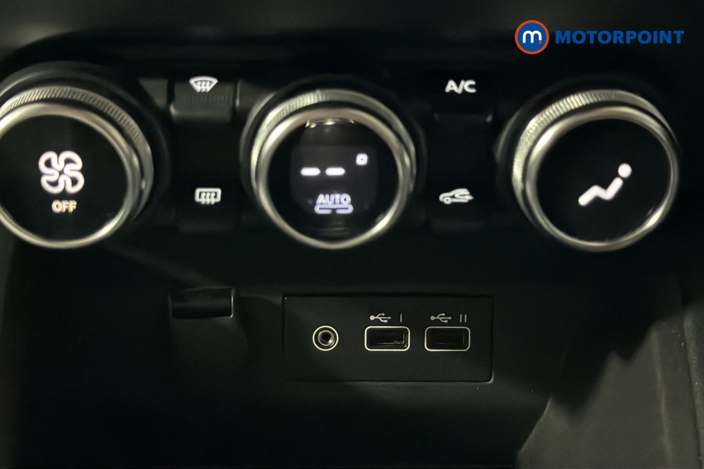 Renault Clio Evolution Manual Petrol Hatchback - Stock Number (1669910) - 998th supplementary image