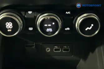 Renault Clio Evolution Manual Petrol Hatchback - Stock Number (1669910) - 998th supplementary image