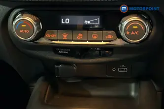 Nissan Juke N-Connecta Manual Petrol SUV - Stock Number (1670176) - 998th supplementary image