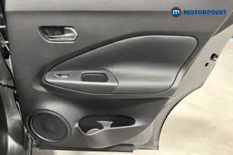Nissan Juke N-Connecta Manual Petrol SUV - Stock Number (1670176) - 10th supplementary image