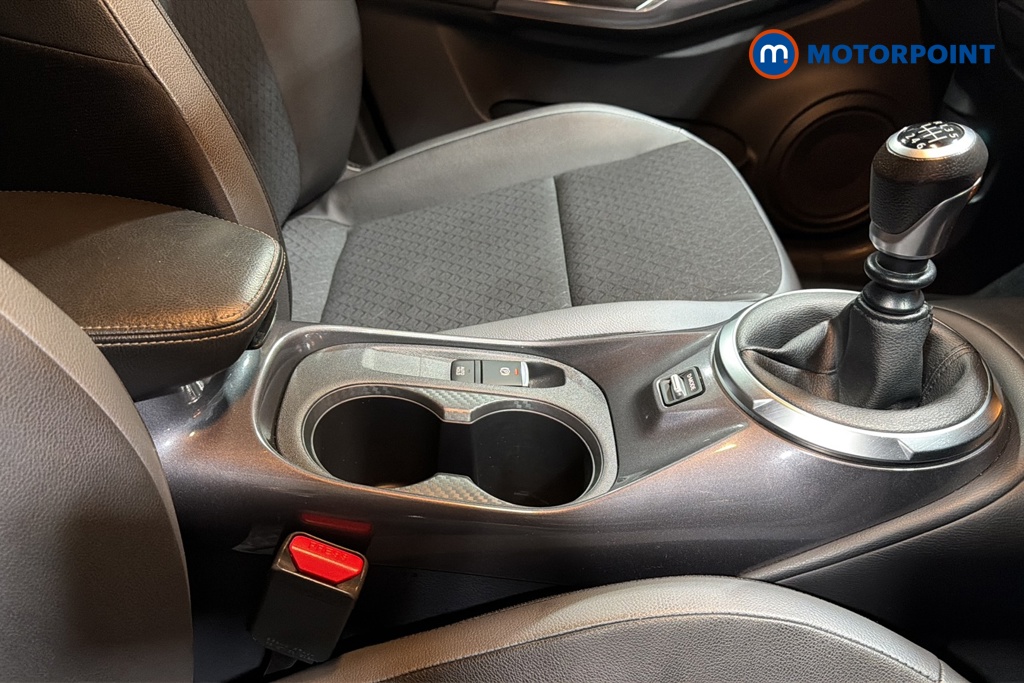 Nissan Juke N-Connecta Manual Petrol SUV - Stock Number (1670176) - 15th supplementary image