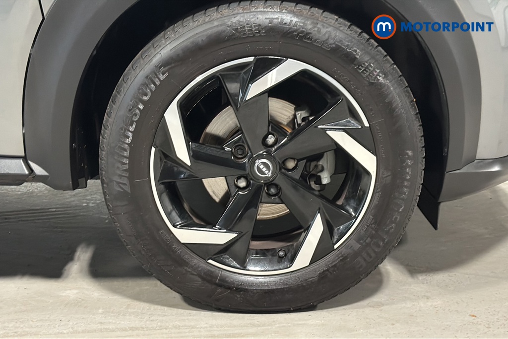 Nissan Juke N-Connecta Manual Petrol SUV - Stock Number (1670176) - 47th supplementary image
