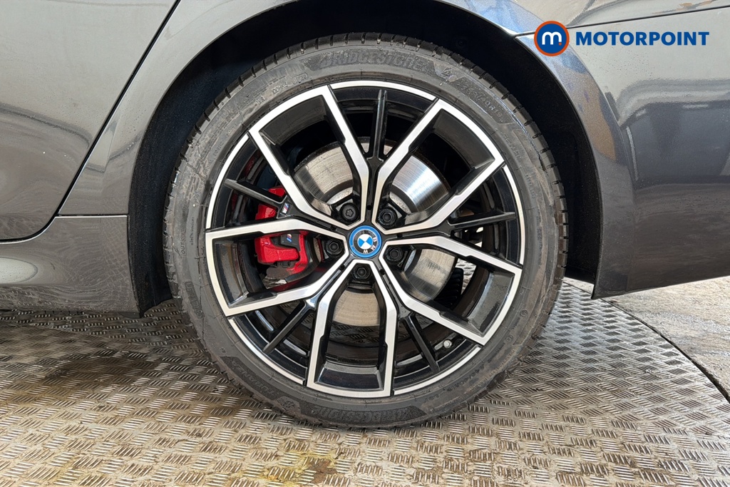 BMW 5 Series M Sport Automatic Petrol Plug-In Hybrid Estate - Stock Number (1671334) - 45th supplementary image