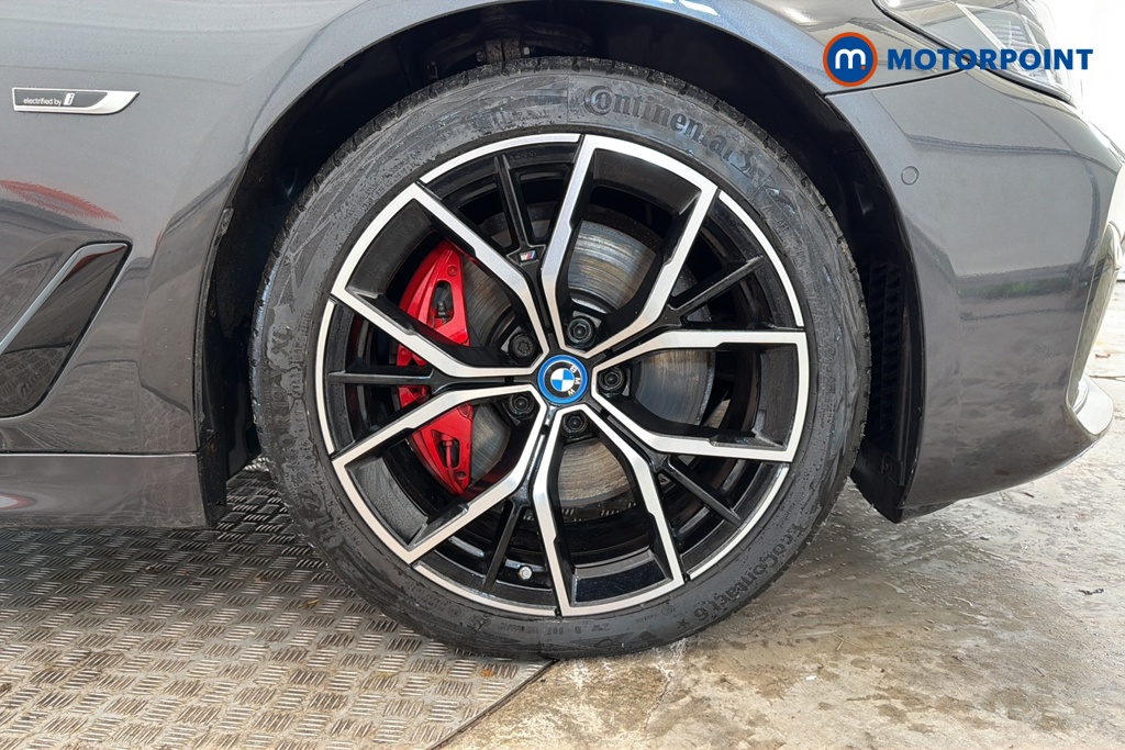 BMW 5 Series M Sport Automatic Petrol Plug-In Hybrid Estate - Stock Number (1671334) - 47th supplementary image