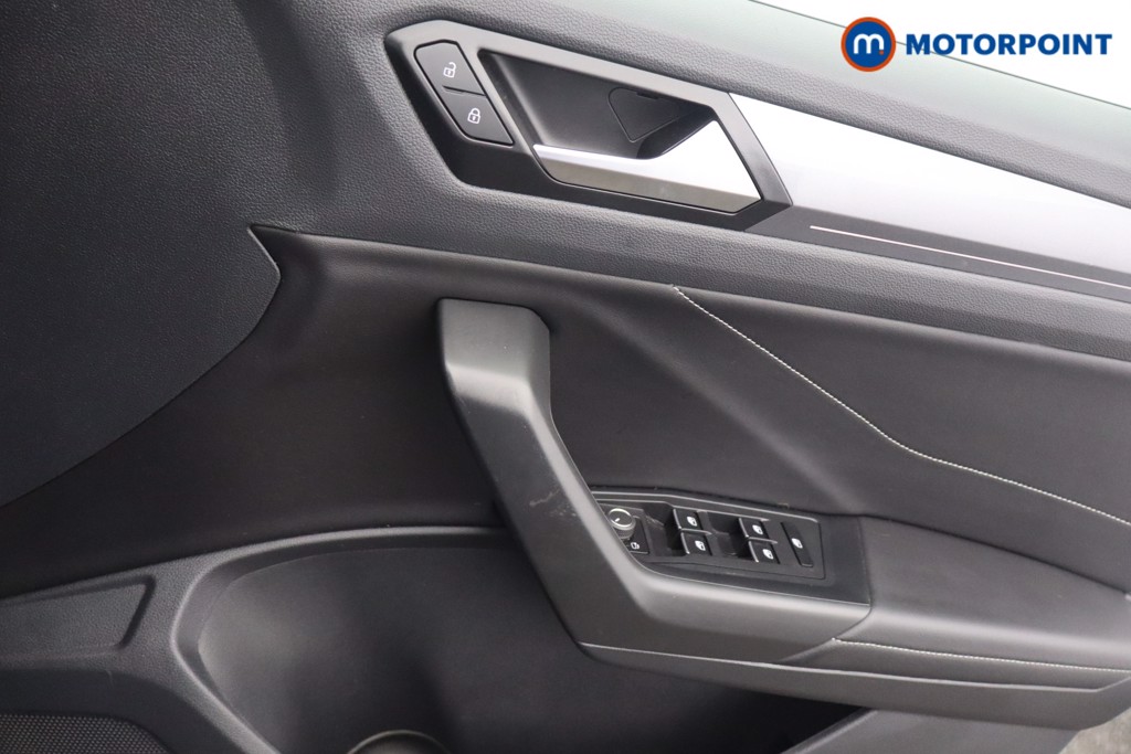 Volkswagen T-Roc Style Manual Petrol SUV - Stock Number (1672207) - 9th supplementary image
