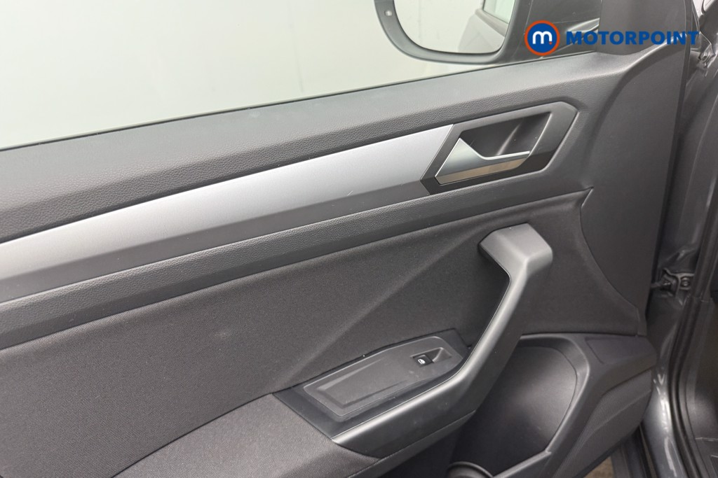 Volkswagen T-Roc Life Automatic Petrol SUV - Stock Number (1672209) - 5th supplementary image