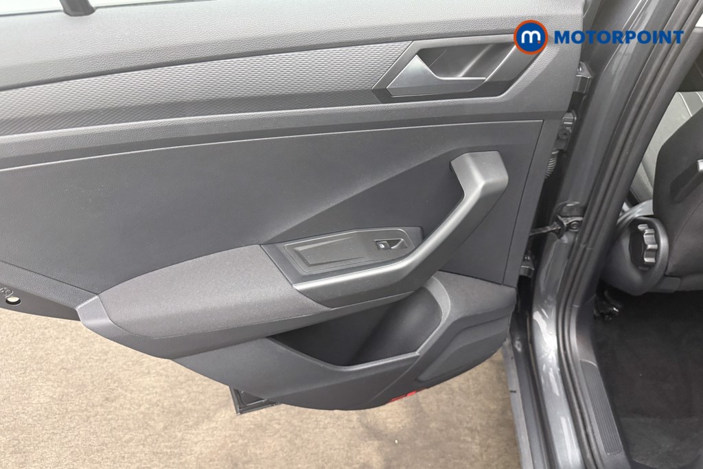 Volkswagen T-Roc Life Automatic Petrol SUV - Stock Number (1672209) - 10th supplementary image