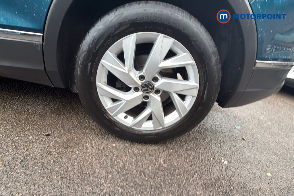 Volkswagen Tiguan Life Automatic Diesel SUV - Stock Number (1672610) - 42nd supplementary image
