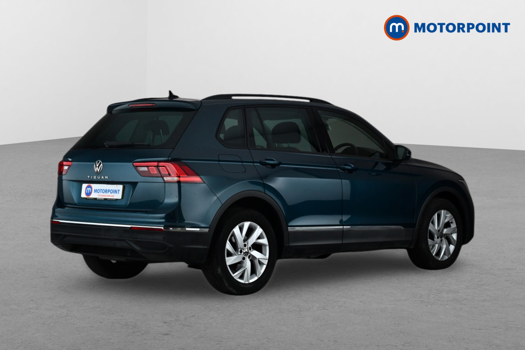 Volkswagen Tiguan Life Automatic Diesel SUV - Stock Number (1672610) - Drivers side rear corner