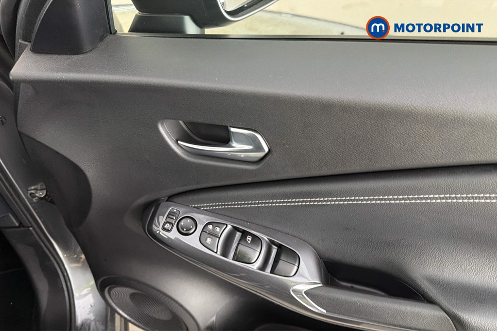 Nissan Juke N-Connecta Automatic Petrol SUV - Stock Number (1672697) - 42nd supplementary image
