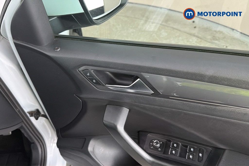 Volkswagen T-Roc R-Line Automatic Diesel SUV - Stock Number (1672866) - 42nd supplementary image