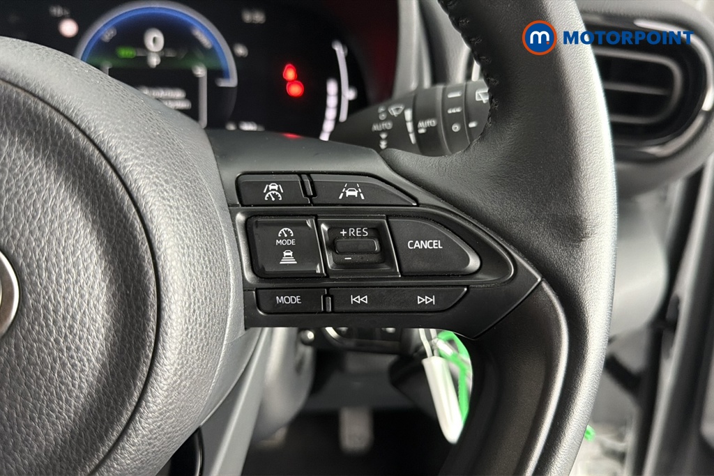 Toyota Yaris Design Automatic Petrol-Electric Hybrid Hatchback - Stock Number (1672912) - 3rd supplementary image