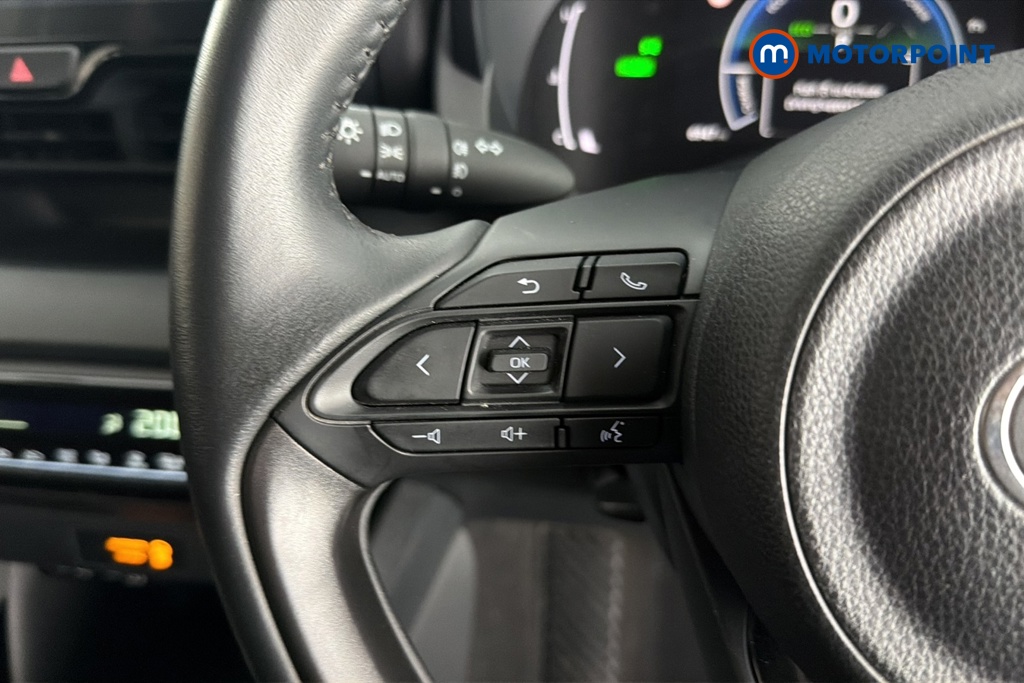 Toyota Yaris Design Automatic Petrol-Electric Hybrid Hatchback - Stock Number (1672912) - 4th supplementary image