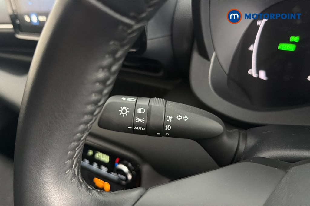 Toyota Yaris Design Automatic Petrol-Electric Hybrid Hatchback - Stock Number (1672912) - 5th supplementary image