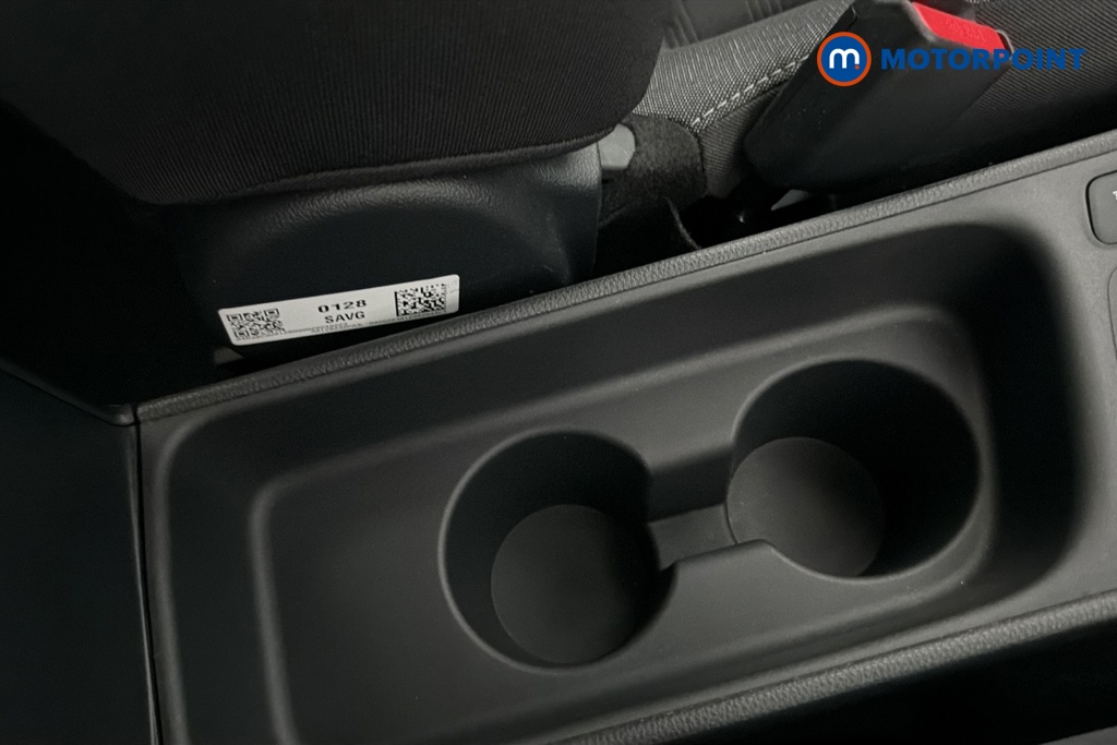Toyota Yaris Design Automatic Petrol-Electric Hybrid Hatchback - Stock Number (1672912) - 16th supplementary image