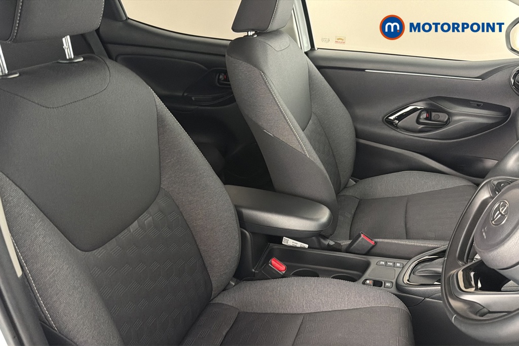 Toyota Yaris Design Automatic Petrol-Electric Hybrid Hatchback - Stock Number (1672912) - 22nd supplementary image