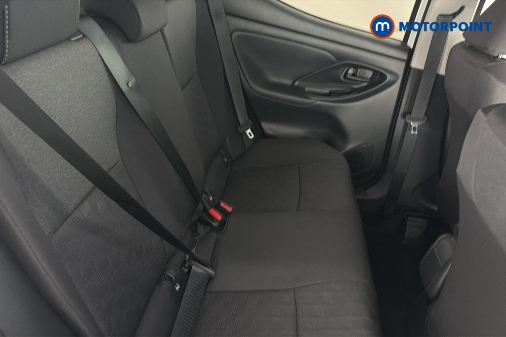 Toyota Yaris Design Automatic Petrol-Electric Hybrid Hatchback - Stock Number (1672912) - 25th supplementary image