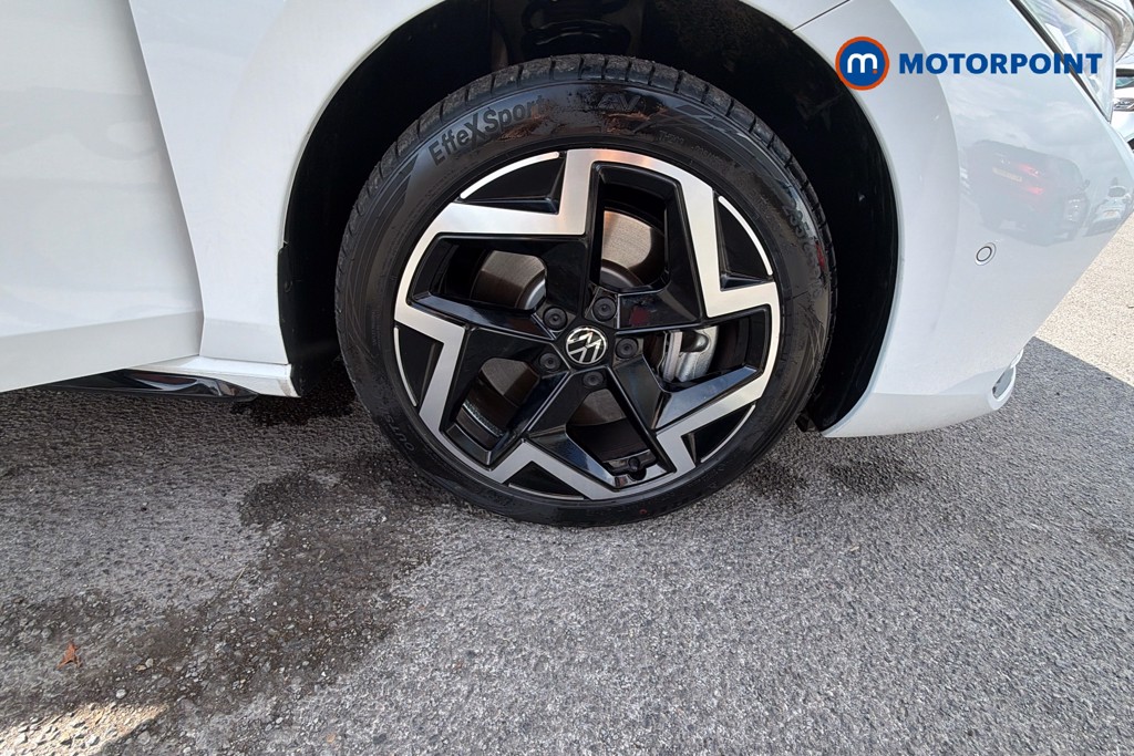 Volkswagen Passat R-Line Automatic Petrol Plug-In Hybrid Estate - Stock Number (1673785) - 2nd supplementary image