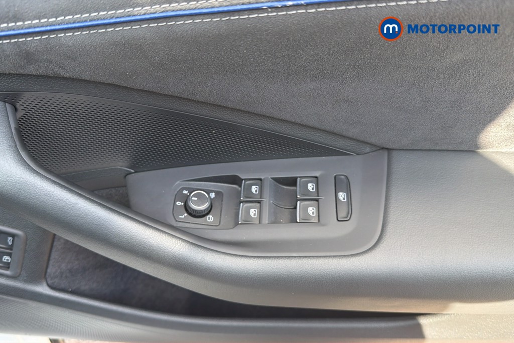 Volkswagen Passat R-Line Automatic Petrol Plug-In Hybrid Estate - Stock Number (1673785) - 5th supplementary image