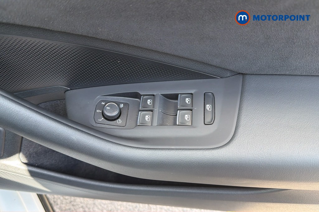 Volkswagen Passat R-Line Automatic Petrol Plug-In Hybrid Estate - Stock Number (1673785) - 6th supplementary image