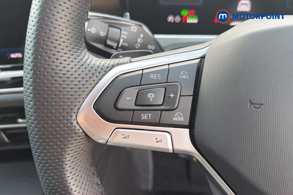 Volkswagen Passat R-Line Automatic Petrol Plug-In Hybrid Estate - Stock Number (1673785) - 13th supplementary image