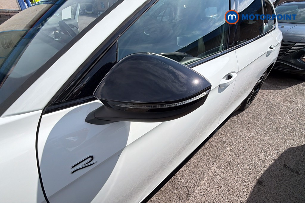 Volkswagen Passat R-Line Automatic Petrol Plug-In Hybrid Estate - Stock Number (1673785) - 19th supplementary image