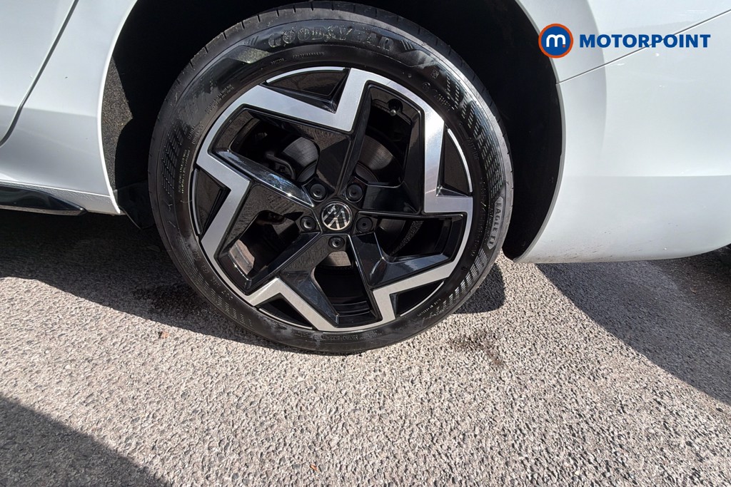 Volkswagen Passat R-Line Automatic Petrol Plug-In Hybrid Estate - Stock Number (1673785) - 20th supplementary image