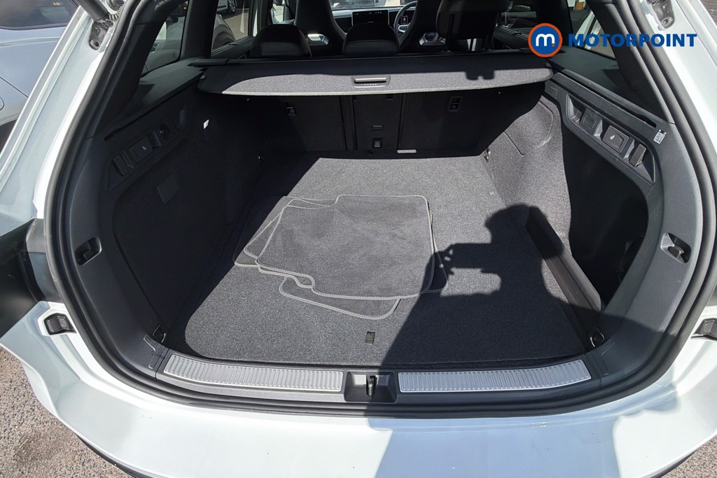 Volkswagen Passat R-Line Automatic Petrol Plug-In Hybrid Estate - Stock Number (1673785) - 21st supplementary image