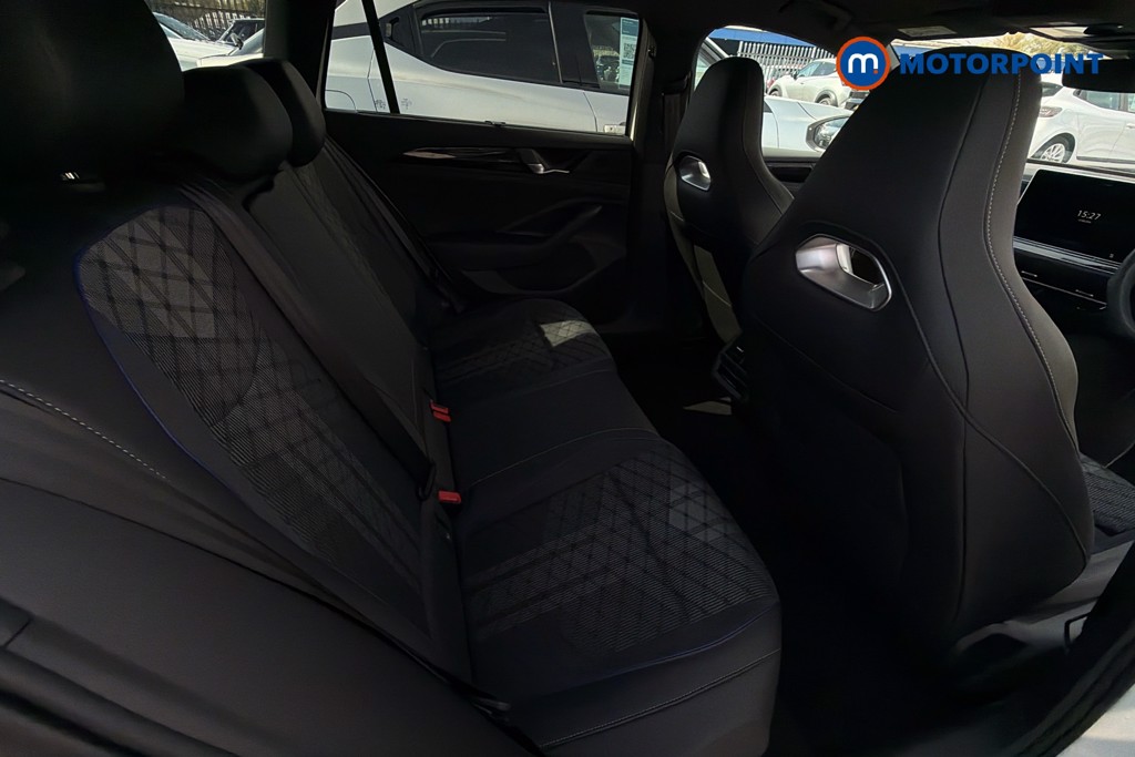 Volkswagen Passat R-Line Automatic Petrol Plug-In Hybrid Estate - Stock Number (1673785) - 22nd supplementary image